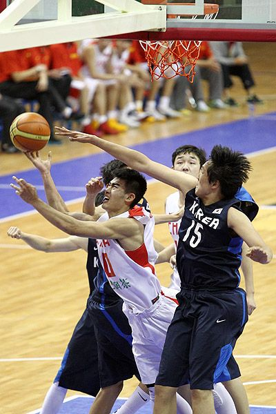 u18男篮亚青赛中国vs韩国 激烈对决，中国队力争胜利